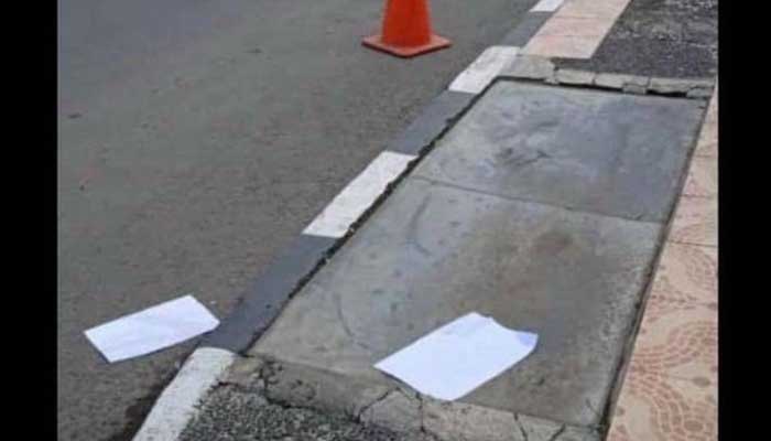 Beredar Selebaran Berisi Hinaan kepada Nabi Muhammad dan TNI-Polri di Subang 1 Sejumlah selebaran berisi kalimat menghina Nabi Muhammad berceceran di jalanan, Kabupaten Subang, Jawa Barat. (Foto: tangkapan layar Facebook)