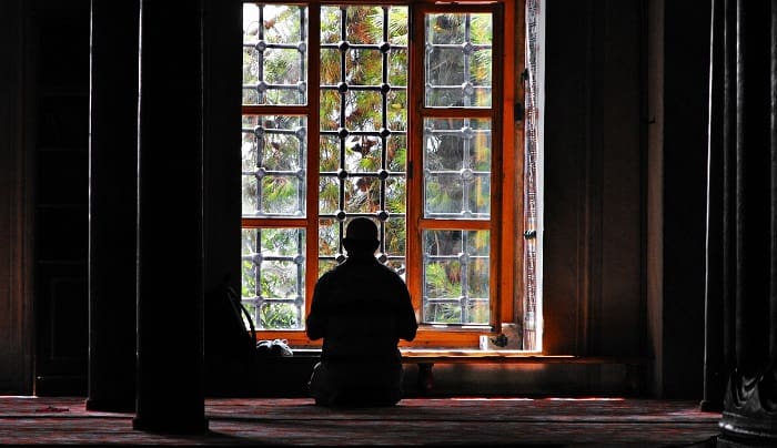 5 Tingkatan Khusyuk dalam Shalat Menurut Ibnu Qayyim 1 Ilustrasi.