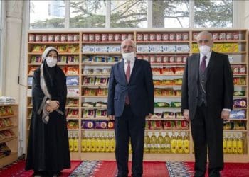 Kampanye ambil dan beri   makanan di Masjid Turki. Foto: Anadolu Agency