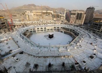 Arab Saudi tiadakan shalat Tarawih berjemaah di masjid untuk mencegah penyebaran Covid-19. Foto: Kompas