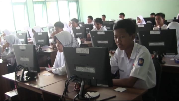 Ingin Covid-19 Cepat Berlalu, Pelajar Rindu Belajar di Sekolah 1 Wabah Corona membuat pelajar harus belajar di rumah. Kini mereka rindu belajar di sekolah. Foto: Saifal/Islampos