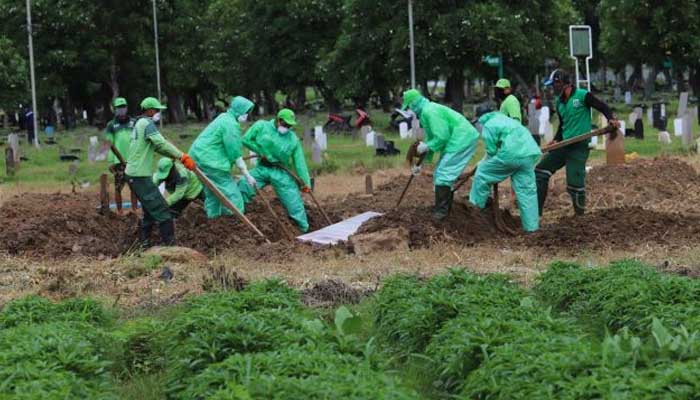 Miris, Jenazah Perawat Positif Corona di Semarang Ditolak saat Dimakamkan 1 Ilustrasi penguburan jenazah covid-19. Foto: Ayosemarang.com