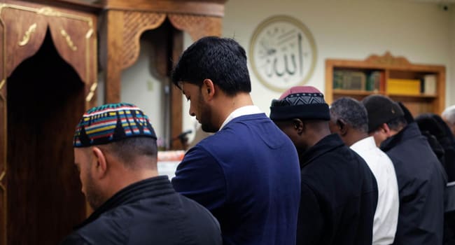 Rukun Shalat 4 Imam Mazhab 4 keutamaan shalat berjamaah Keutamaan Shalat Shubuh Berjamaah, Imam Shalat di Akhir Zaman, Hukum Membarengi Gerakan Imam bagi Makmum, Tanda Shalat Diganggu Setan, rukun shalat
