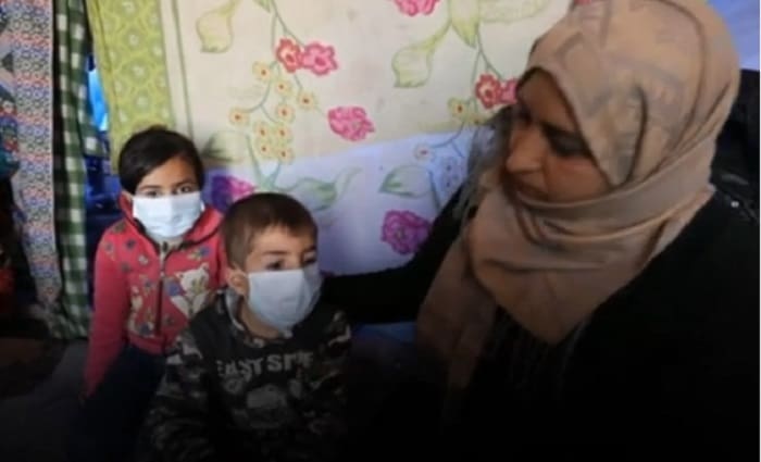 Terancam Wabah Corona, Pengungsi Suriah: AS, Cina dan Italia saja Kewalahan, Kami Bisa Apa? 1 Pengungsi Suriah memilih pasrah dan berdoa kepada Allah aga dijauhkan dari wabah penyakit. Foto: CNN