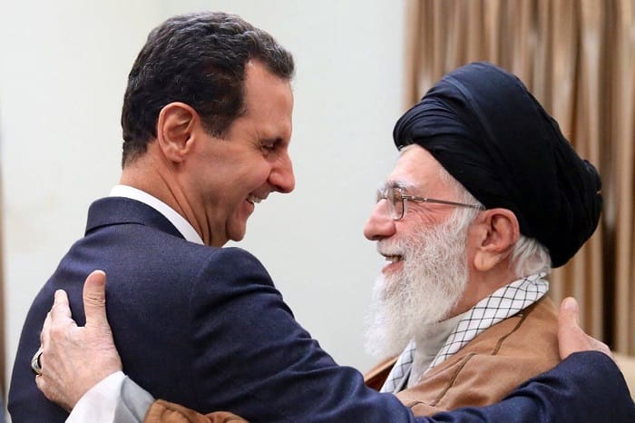 Pejabat Iran Sebut Negaranya Habiskan 30 Miliar USD agar Bashar Assad Tetap Berkuasa di Suriah 1 Presiden Suriah Bashar Al-Assad (kiri) dan Pemimpin Tertinggi Ayatollah Ali Khamenei di Teheran. Foto: Memo