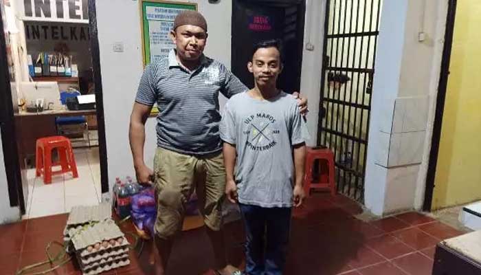 Ditangkap Polisi, Pembully Penjual Jalangkote di Makassar Tuai Kecaman 1 Pelaku Bullying penjual Jalangkote ditangkap polisi. Foto: Okezone