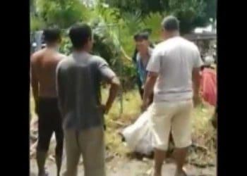 Pemulung dipukuli warga karena dituduh mencuri (Twitter).