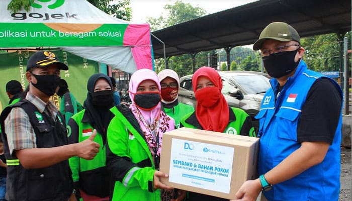 DQ dan Kitabisa Bagikan Ratusan Paket Sembako untuk Ojol dan Guru Ngaji 1 Foto: Istimewa