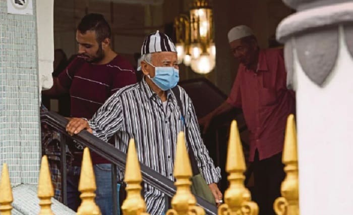 Di Singapura, Jemaah yang Mau Shalat Jumat Wajib Daftar Online 1 Singapura kembali berlakukan shalat Jumat dengan jemaah terbatas. Foto: NST