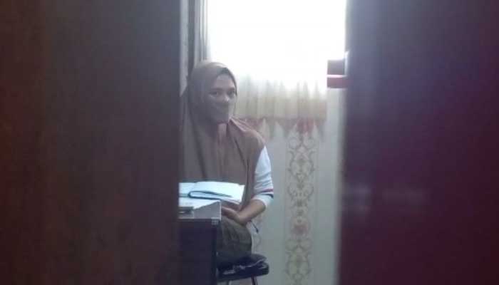 Pengakuan Karyawati Bank di Tegal yang Gondol Duit Miliaran Hasil Penipuan 1 Karyawati bank di Kota Tegal gelapkan uang nasabah hingga miliaran, Selasa (9/6/2020). Foto: Imam Suripto/detikcom