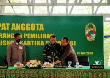 Opan Sopandi usai pemilihan dan serah terima jabatan ketua umum Pusat Koperasi (Puskop) Kartika Siliwangi, di Cimahi, (3/7/2020). Foto: Saifal