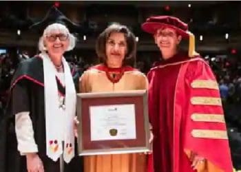 Salma Lakhani (tengah). Foto: Hindustan Times