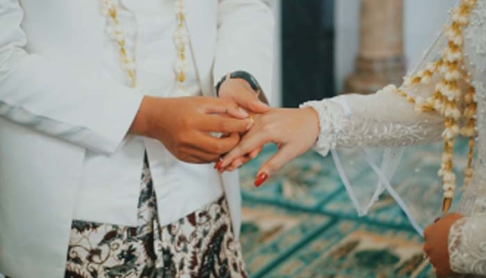 2 Kesalahan Sebelum Menikah 1 Kesalahan Sebelum Menikah, Hukum Hadir di Walimahan tanpa Diundang