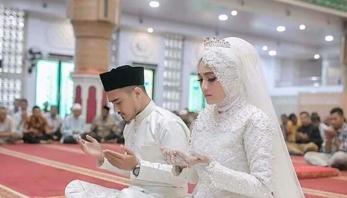 Salah Satunya Sempurnakan Ibadab kepada Allah, Inilah 10 Keutamaan Menikah 3 ijab qabul persiapan menikah, Ucapan Selamat untuk Pengantin dalam Islam, Hukum Hadir di Walimahan tanpa Diundang, Keutamaan Menikah