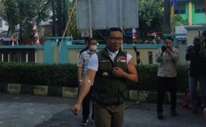 Begini Perasaan Ridwan Kamil Usai Disuntik Vaksin Covid-19 1 Ridwan Kamil usai disuntik vaksin Covid-19. Foto: Pikiran Rakyat