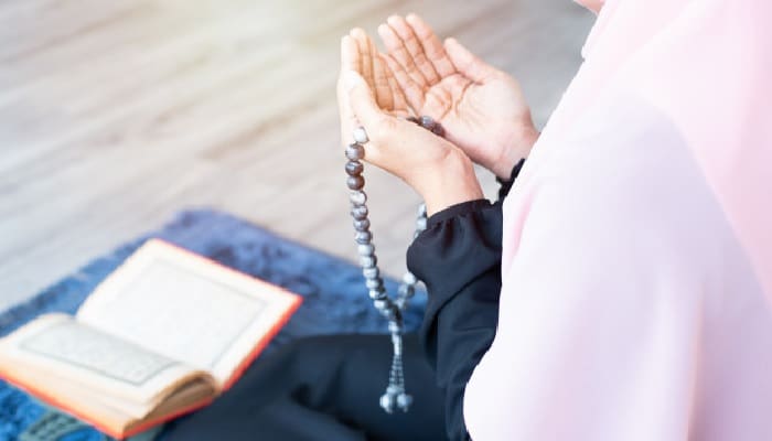 Muslimah juga Bisa Raih Berkah Jumat, Ini 10 Amalannya (2-Habis) 1 amalan yang berbuah surga bagi muslimah, wanita i'tikaf di rumah, gambaran wanita dalam alquranayat Alquran berisi doa untuk kesembuhan penyakit