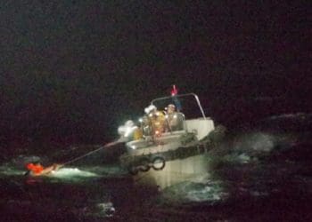 Penyelamatan awak kapal Gulf Livestock 1. Foto: ODT