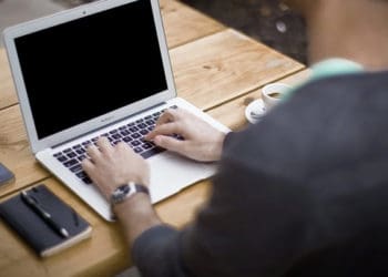 kerja keras, Pekerjaan Terbaik menurut Nabi Muhammad, Cara Menghemat Kuota Internet, Cara Sukses Dunia dan Akhirat, Hukum Perempuan Bekerja Bersama Laki-laki, Hadis Nabi tentang Keharusan Bekerja Keras, kuliah online