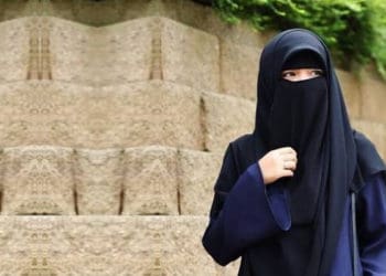 Adab-adab Berpakaian, hijab