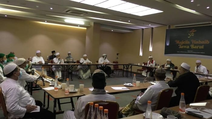Habib se-Jawa Barat Gelar Halaqoh Kebangsaan, Ingatkan Pentingnya Jaga Persatuan Sesama Anak Bangsa 1 Habib se-Jawa Barat gelar halaqoh kebangsaan di Bandung, Sabtu (29/11/2020). Foto: Saifal/Islampos