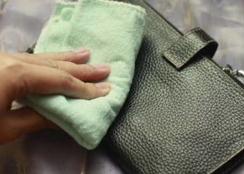 Tips Hilangkan Noda Tinta pada Tas 3