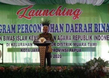 Wamenag Zainut Tauhid Sa'adi meresmikan kampung zakat di Papua. Foto: Kemenag