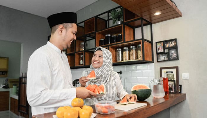 11 Ciri Istri yang Dekat dengan Surga 2 Adab Makan Ciri Istri yang Dekat dengan Surga