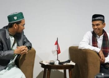 Ustaz Adi Hidayat (UAH) dan Ustaz Abdul Somad (UAS).  Foto: 
Muslim Obsession