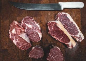 Dampak buruk makan daging sapi . Foto ilustrasi: Unsplash