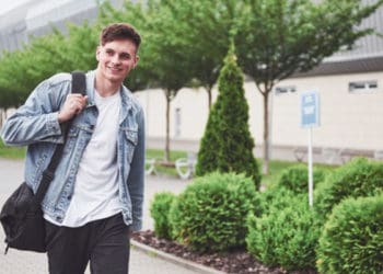 Jalan kaki terbukti menyehatkan jiwa dan raga akibat sombong Pemuda Islam yang Hebat, Sombong, Alasan, Hal yang Boleh Tergesa-Gesa, Obat Penawar Marah, Jika Tidak Bisa Melakukan Seluruhnya, Keutamaan Dzikir saat Pergi ke Luar Rumah, Orientasi Hidup, Adab Berjalan