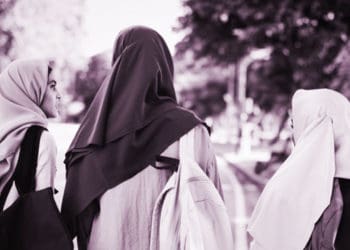 Untuk wanita yang aktif, sunscreen sangat membantu ketika berada di luar., Adab Muslimah Keluar Rumah, Nasihat Syeikh Al-Utsaimin untuk Wanita, Tujuan Hidup, hijab, Perkara yang Tidak Boleh Ditunda-tunda