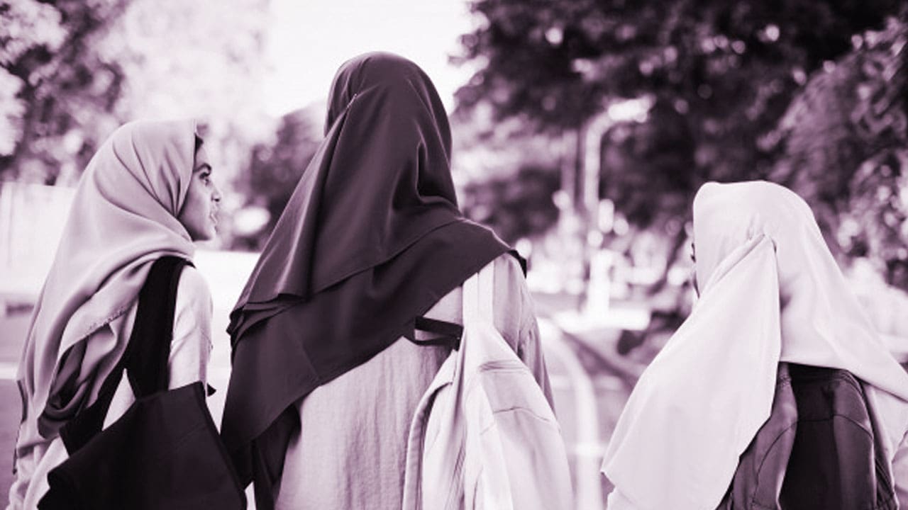3 Perkara yang Tidak Boleh Ditunda-tunda 3 Untuk wanita yang aktif, sunscreen sangat membantu ketika berada di luar., Adab Muslimah Keluar Rumah, Nasihat Syeikh Al-Utsaimin untuk Wanita, Tujuan Hidup, hijab, Perkara yang Tidak Boleh Ditunda-tunda