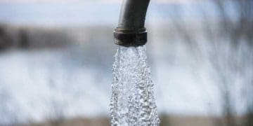 najis ringan, sering menahan buang air kecil, membersihkan najis, najis