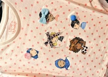 Kaos yang dijual di Tesco. Foto: Twitter Onjali Rauf