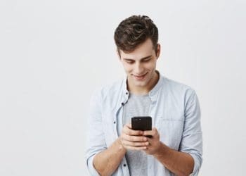 Cara Mengisi Baterai HP dengan Cepat, Cara Merawat Layar Smartphone, Rekening Ghaib Sepanjang Masa, Hukum Bacaan Alquran Dijadikan Nada Dering HP