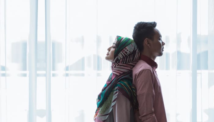 8 Kesalahan yang Harus Dihindari oleh Suami dan Istri saat Dilanda Rasa Cemburu 3 Sentuhan Suami terhadap Istrinya Prinsip Rumah Tangga Supaya Awet, Amalan Pelancar Rezeki,, cemburu