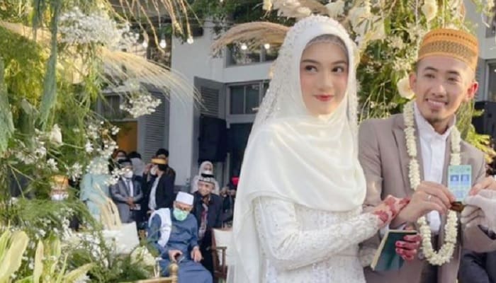 Hanya 2 Kali Bertemu, Ustaz Syam Islam Itu Indah Mantap Nikahi Jihan Salsabila 1 Pernikahan Ustaz Syam. Foto: Instagram Oki Setiana Dewi