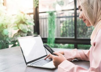 Marketing Syariah bisa dilakukan dimana saja Kunci Kesuksesan, Internet dan Pendidikan Islam, Cara Menghemat Kuota Internet, Hukum Wanita Bekerja saat Masa Iddah, Hukum Suami Meminta Istri untuk Bekerja, Hukum Pesan Makanan via Ojek Daring dalam Islam, Hukum Wanita Berkarir dalam Islam