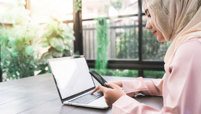 2 Ketentuan bagi Wanita yang Bekerja Di Luar Rumah 2 Marketing Syariah bisa dilakukan dimana saja Kunci Kesuksesan, Internet dan Pendidikan Islam, Cara Menghemat Kuota Internet, Hukum Wanita Bekerja saat Masa Iddah, Hukum Suami Meminta Istri untuk Bekerja, Hukum Pesan Makanan via Ojek Daring dalam Islam, Hukum Wanita Berkarir dalam Islam