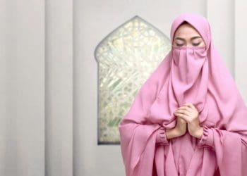 tawakal Cara Meraih Kecantikan yang Dicintai Allah, ujian, , Syarat Busana Muslimah, Hikmah Diwajibkannya Jilbab, Nasihat Syeikh Al-Utsaimin untuk Wanita, Tips Mengatasi Rambut, muslimah, Orang yang Didoakan Malaikat, Batasan Aurat Sesama Wanita, Hijab, Muslimah, Cara Wanita Masuk Surga, Cara Tampil Cantik tapi Tak Langgar Syariah, Kelelahan yang Disukai oleh Allah SWT, Pakaian Menurut Al-Quran dan Sunnah, Nasihat untuk Muslimah, Hukum Menjaga Kehormatan Wanita