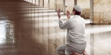 doa tawakal pertolongan Allah Hikmah Sabar Menghadapi Cobaan Keutamaan Doa, Mengapa kita harus bersyukur, Hukum Mengusap Wajah dengan Tangan setelah Berdoa, Doa Meminta Kesembuhan, Hal yang Bisa Mengubah Takdir, Adab Doa, Dzulhijjah, Adab Berdoa, tanda taubat diterima, Waktu Mustajab untuk Berdoa,, Kandungan Doa Sapujagat