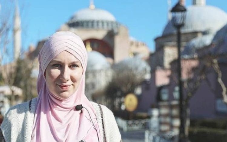 Kisah Aisha Rosalie, Jadi Mualaf setelah Mengunjungi Blue Mosque 1 Aisha Rosalie menjadi mualaf setelah kunjungi Blue Mosque