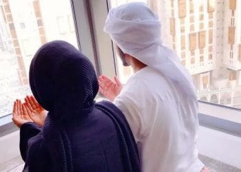 Cara Mendeteksi Mr Right, doa istri untuk suami, ilustrasi pasangan suami istri berdoa memohon keturunan