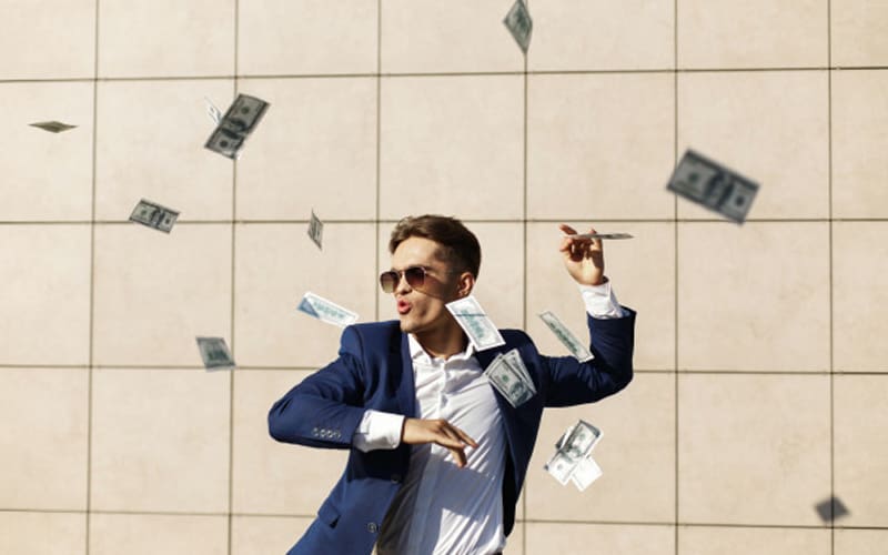 Menjaga Harta Halal, Perhatikan 4 Hal Ini 2 Sejak muda biasakan cari harta halal.