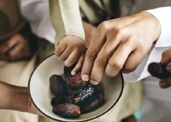 tips memilih kurma, Sunnah sahur dan berbuka puasa ,ilustrasi kesehatan makan kurma