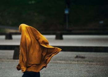syarat muslimah keluar rumah, istri, suami, HIJAB, muslimah, perempuan, nafkah, alis