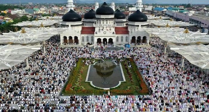 5 Amalan Khusus di Bulan Dzulhijjah 5 shalat id