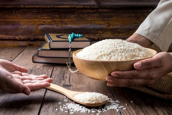 Penerima Zakat Fitrah Menurut Alquran dan Penjelasannya 1 Zakat fitrah penyempurna ibadah puasa. Foto: ddhk