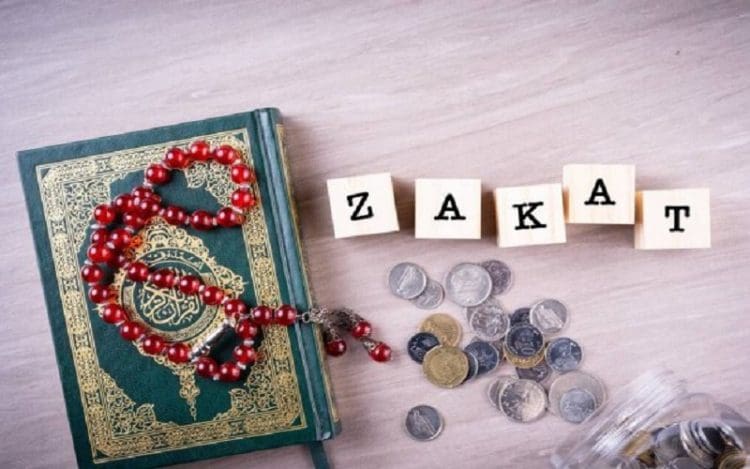 jika lupa menunaikan zakat fitrah, tugas dan bagian amil zakat, ilustrasi zakat, alquran, tasbih, uang