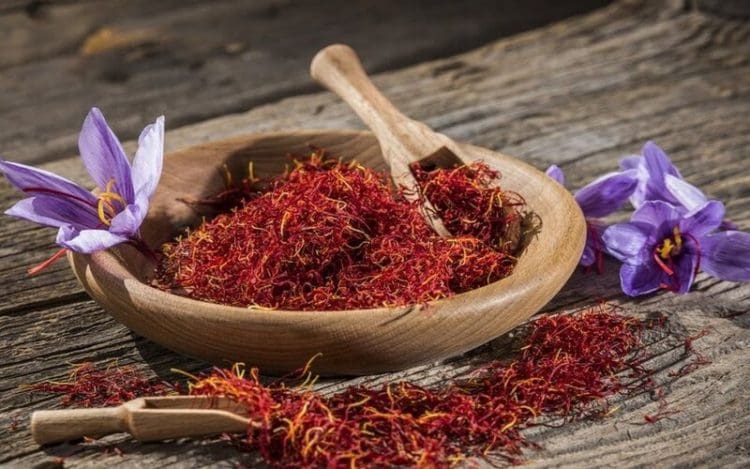 18 Manfaat Saffron untuk Kesehatan dan Kecantikan 1 Saffron